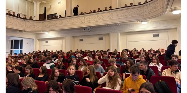 Spektakl "Frankenstein" w Instytucie Muzyki.